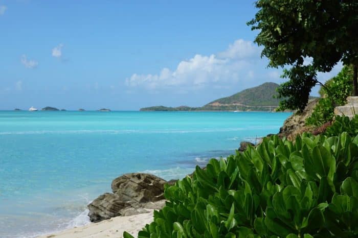 Playa. Seguro de viaje para Antigua y Barbuda